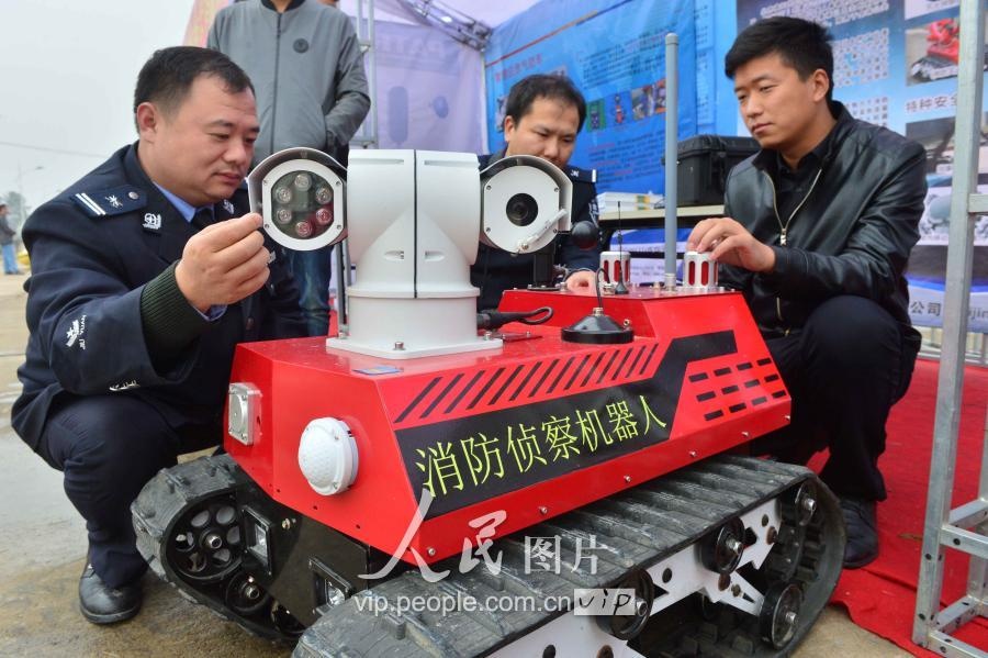 北京凌天攜消防滅火機(jī)器人、偵查機(jī)器人助力人全國?；窇?yīng)急救援