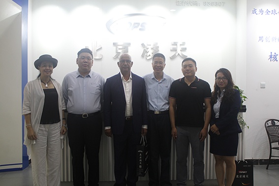 近日，尼日爾防務(wù)部門(mén)負(fù)責(zé)人蒞臨北京凌天，專題考察安檢、排爆、反恐等軍用警用技術(shù)裝備。