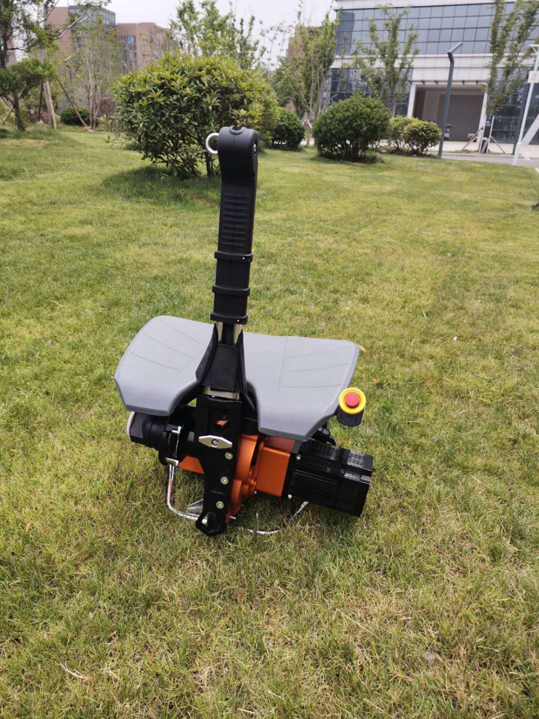 最危險(xiǎn)的救援，理應(yīng)有更安全的裝備，座椅式自動(dòng)升降機(jī)電動(dòng)上升器，專為高層救援，風(fēng)電作業(yè)設(shè)計(jì)